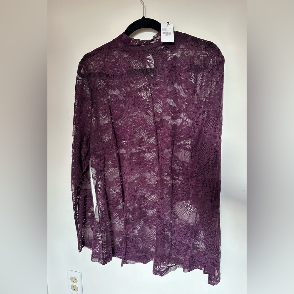 Lane Bryant purple lace shirt
NWT
18/20